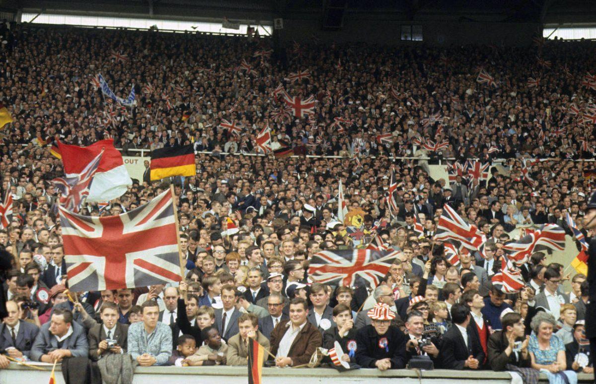 Angleterre vs Allemagne 1966 – La foule en photos couleur
