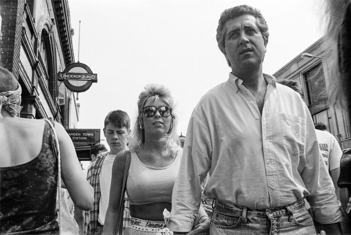 24 photos de personnes sur Camden High Street, Londres en 1990