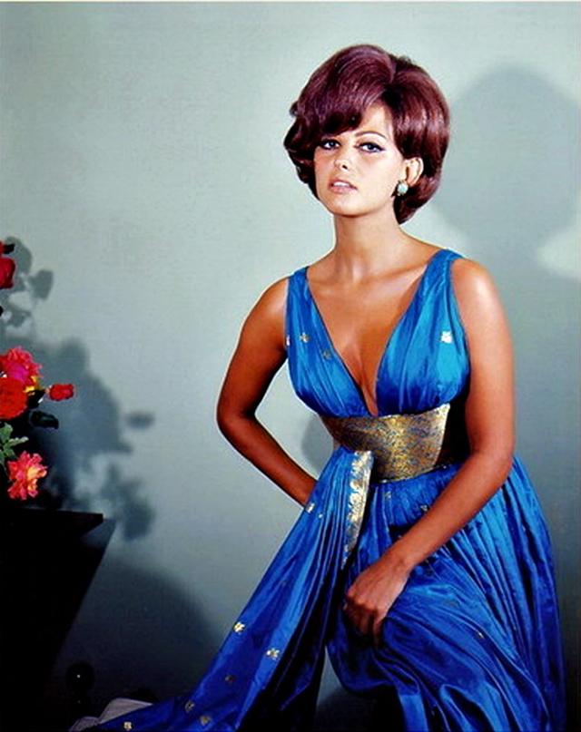 Retour sur la beauté fascinante de la jeune Claudia Cardinale, années 1950-1960