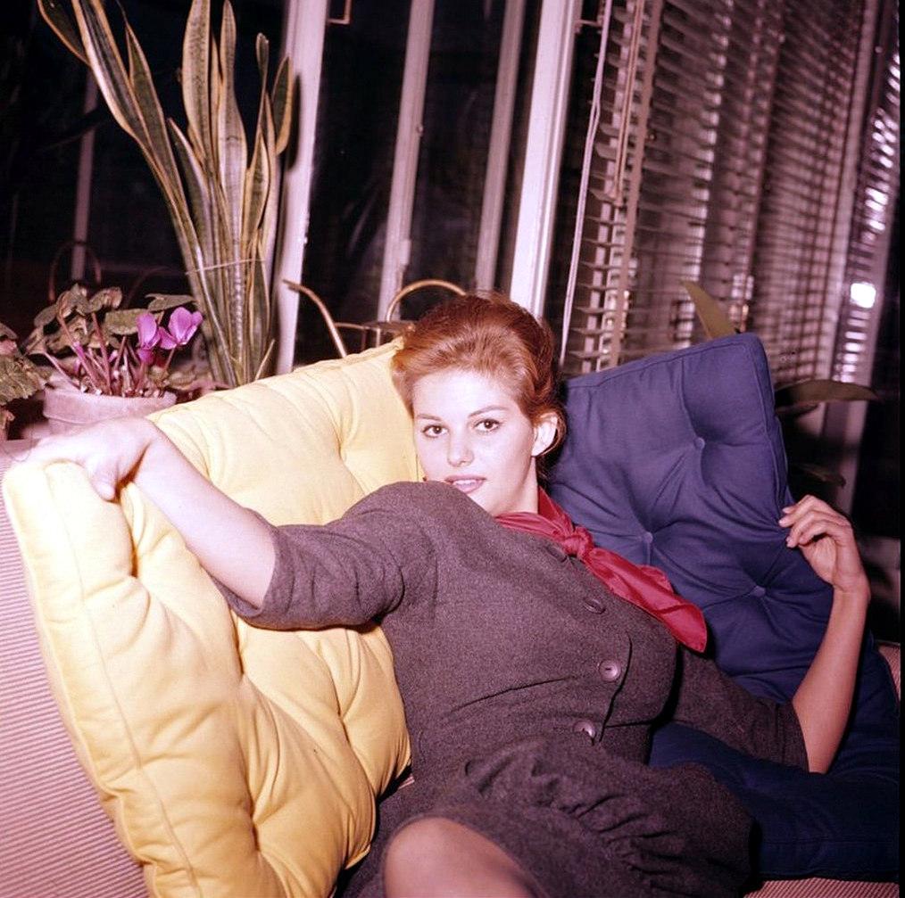 Retour sur la beauté fascinante de la jeune Claudia Cardinale, années 1950-1960
