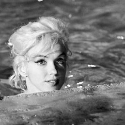 Photos étranges de Marilyn tout au long de sa vie