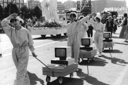 Célébration de l'Allemagne de l'Est du 750e anniversaire de Berlin: un défilé d'ordinateurs portables, de bikinis et d'autres bizarreries, 1987
